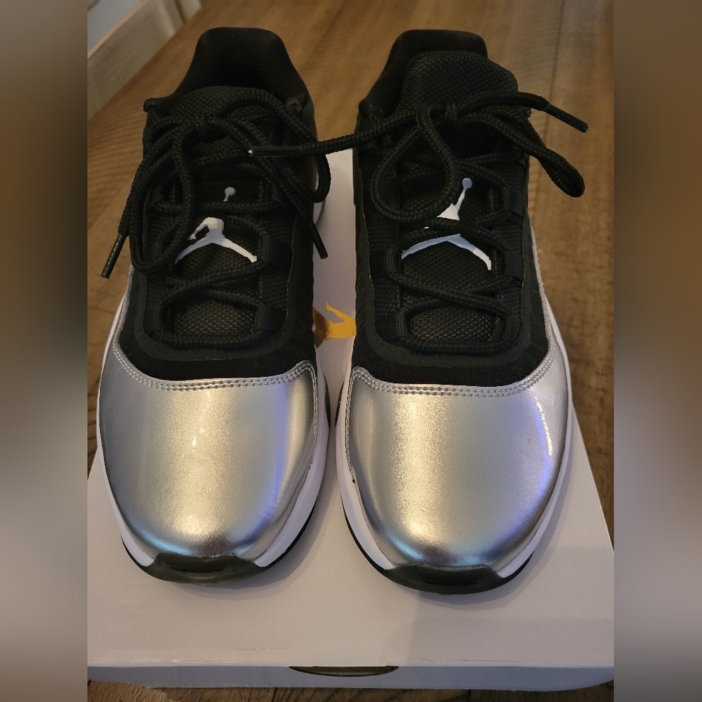 Womens Air Jordan's- Brand New - Size 8